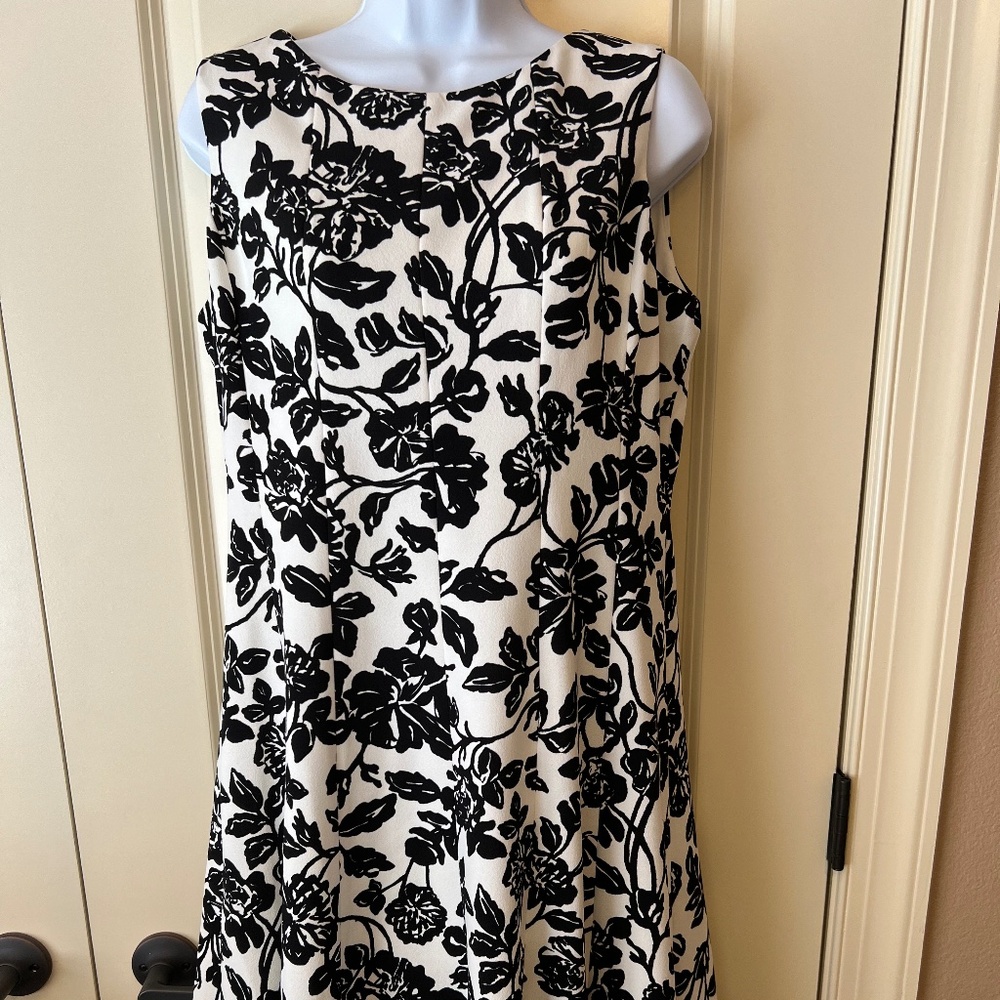 Anne Klein Floral Print Dress size 8 NWT - Picture 9 of 11